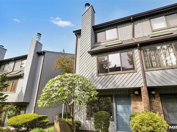 1585 John St, Fort Lee, NJ 07024