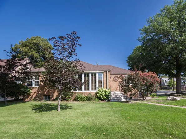 1704 W Division St, Grand Island, NE 68803