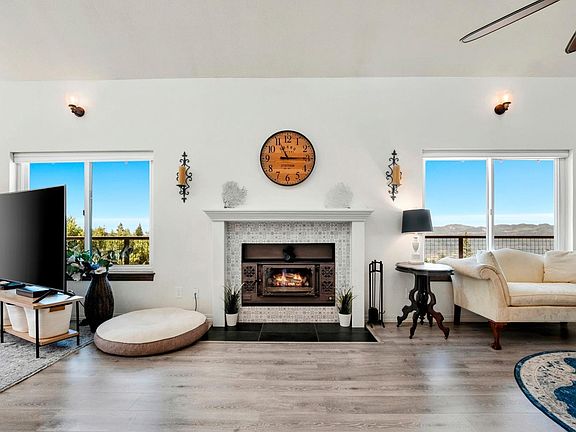 5th image of 305 West Lane