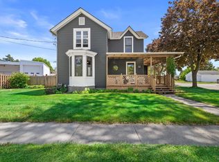 520 Freeman St, Genoa City, WI 53128