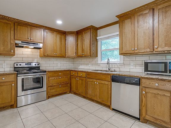5th image of 1208 Warden St