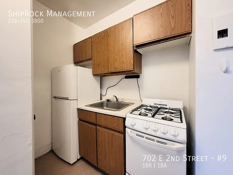 702 E 2nd St #9 — Photo 6