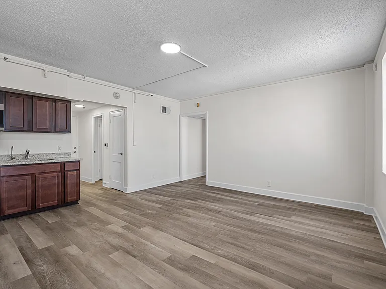 Fairmont Tower Apartments — Photo 38