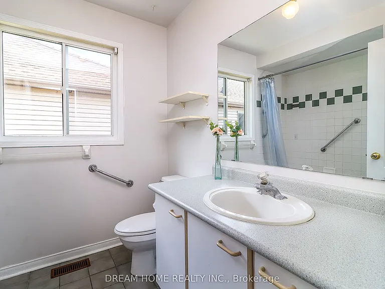 2832 Galleon Cres — Photo 19