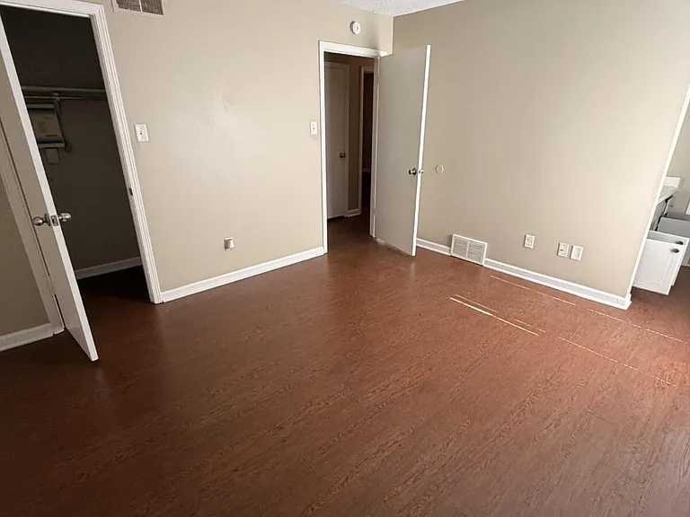 4311 Springwind Rd — Photo 11