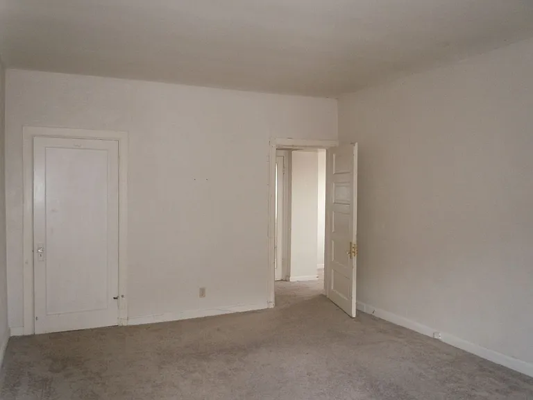 108 S Clinton St — Photo 2
