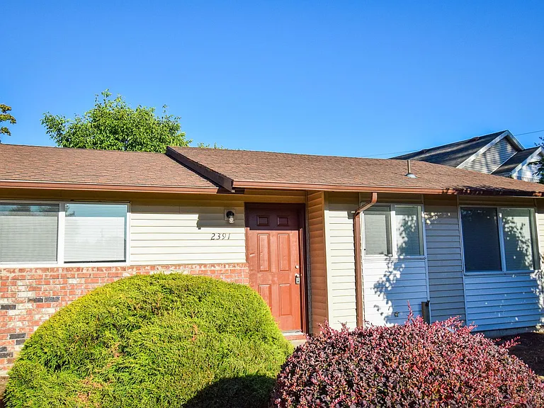 Newly Updated Single Level 2 Bedroom Apt in SE Portland! — Photo 21