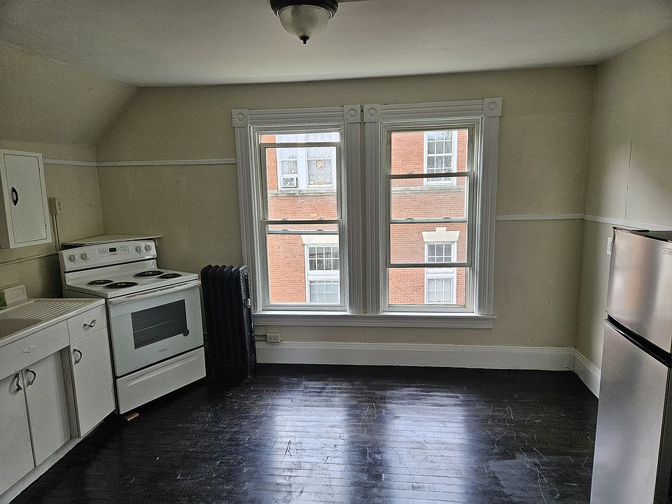Eat in Kitchen
New stove and refrigerator