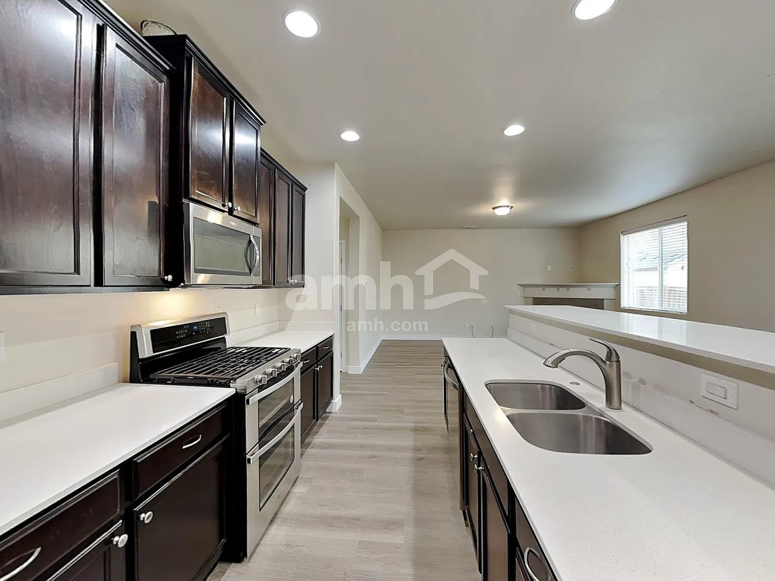 3 bed, 2.5 bath, 2159 sqft, $3,275 — Photo 3