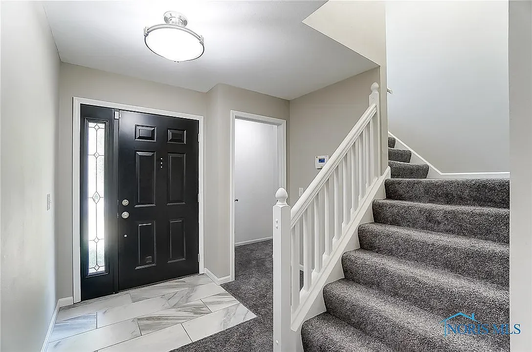 3 bed, 2394 sqft, $2,995 — Photo 2
