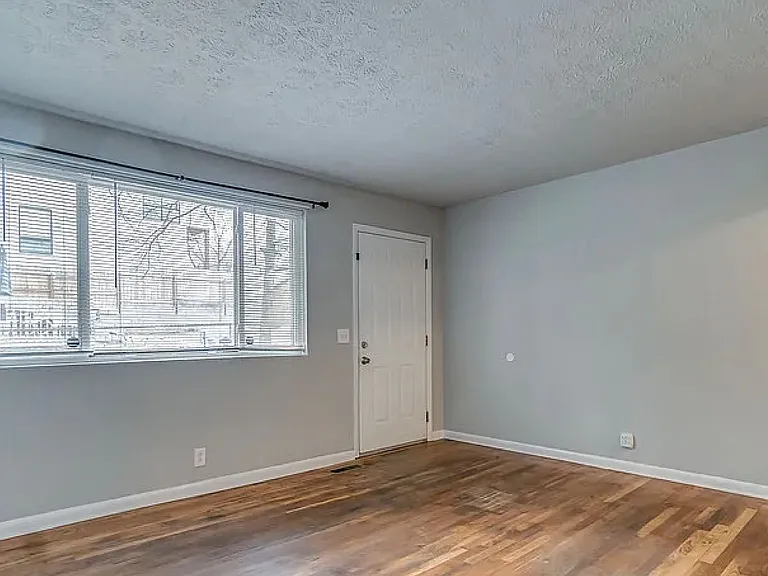 1019 Summit Ave — Photo 5