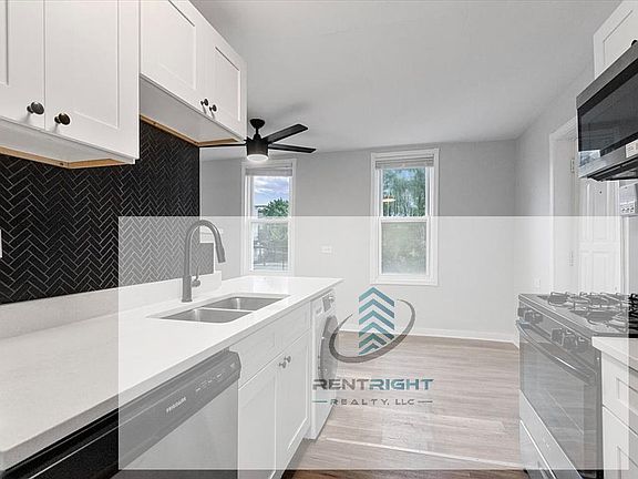 2nd image of 1849 W Augusta Blvd #2