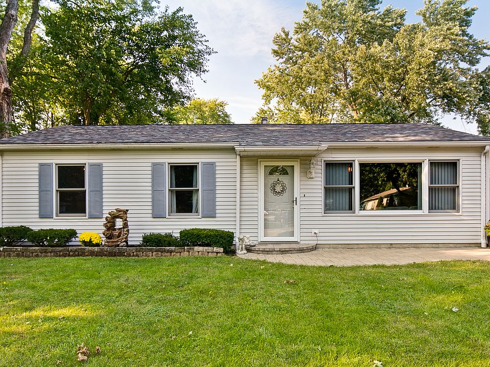 1st image of 1042 E Tulip Way