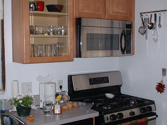 5th image of 325 Clifford Ave