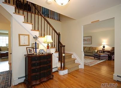 4th image of 10 Salt Meadow Ln