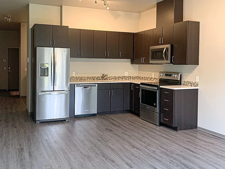 2400 E Boston St — Photo 6