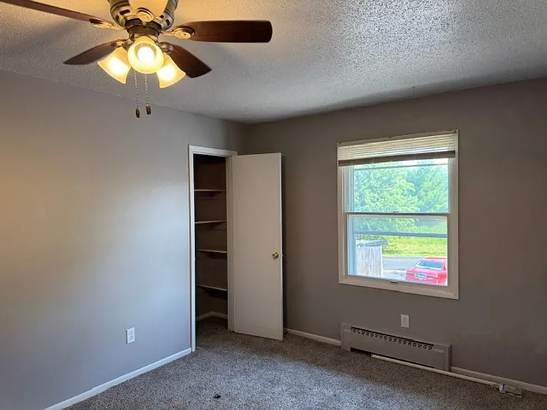 307 N Prairieview Rd — Photo 9