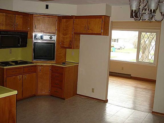 4th image of 791 Crescent Dr