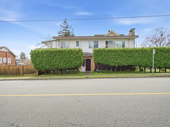 407 E 13th St, North Vancouver, BC V7L 2M2