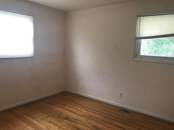 5th image of 902 Duce St