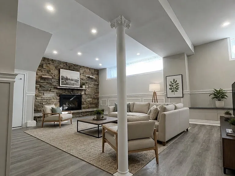 42 Aurora Heights Dr — Photo 3