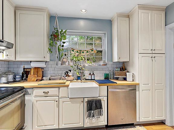 5th image of 4527 Peachtree Cir E