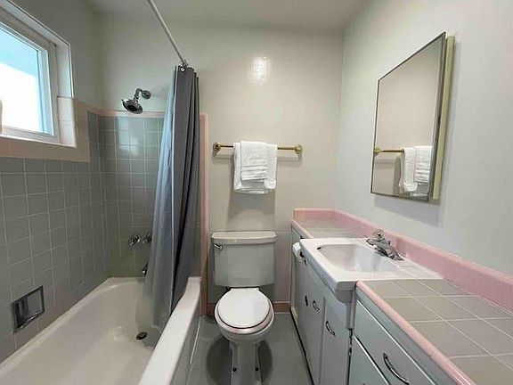 4th image of 1452 El Camino Real APT 4