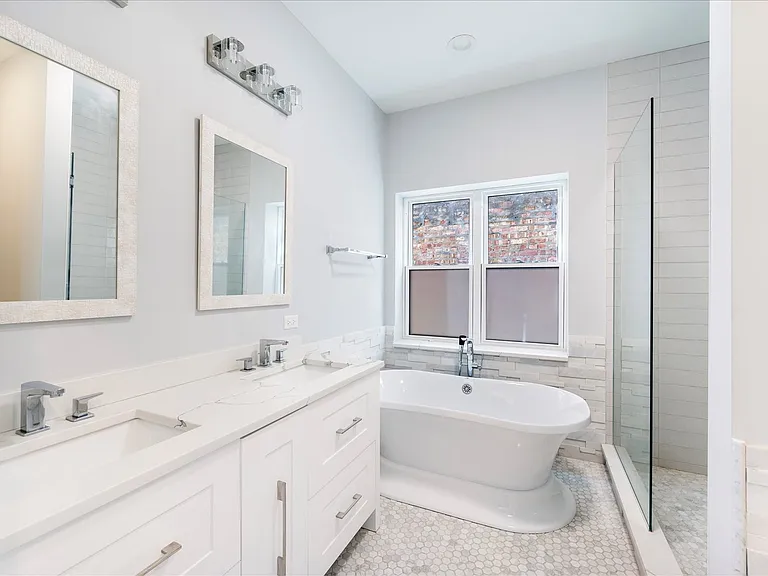 6241 S Woodlawn Ave — Photo 14