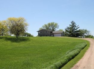 215 Game Farm Rd N, Maple Plain, MN 55359