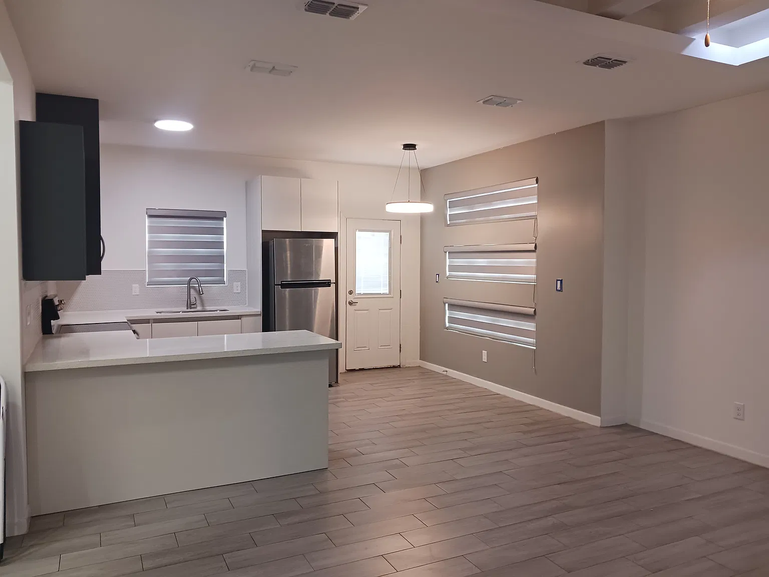2 bed, 950 sqft, $1,200 — Photo 4