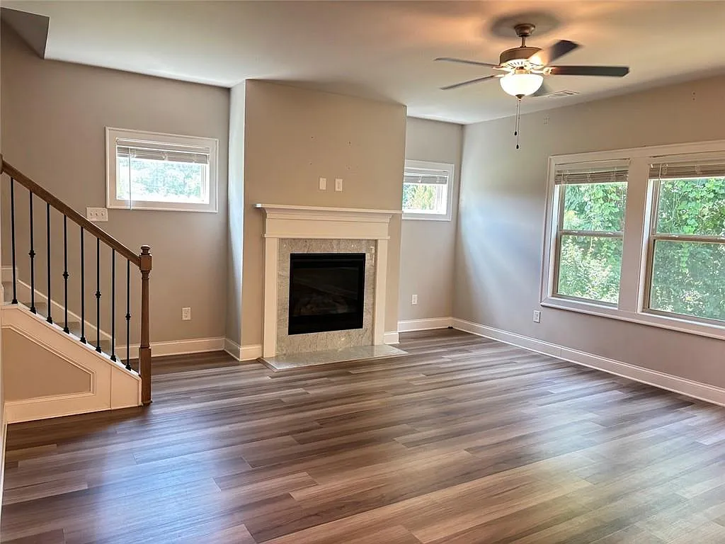 4 bed, 2.5 bath, 2513 sqft, $2,600 — Photo 4