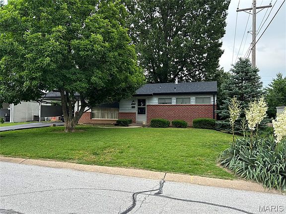 3rd image of 1228 Arrowhead Dr