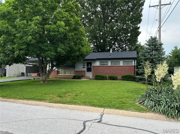 1228 Arrowhead Dr, Saint Louis, MO 63132
