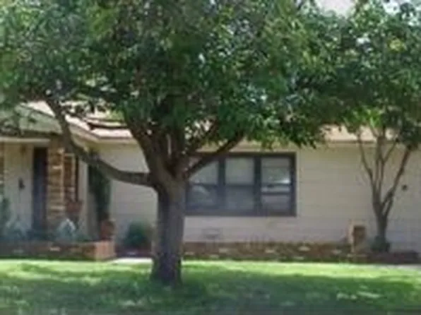 604 Sycamore Dr, Burkburnett, TX 76354