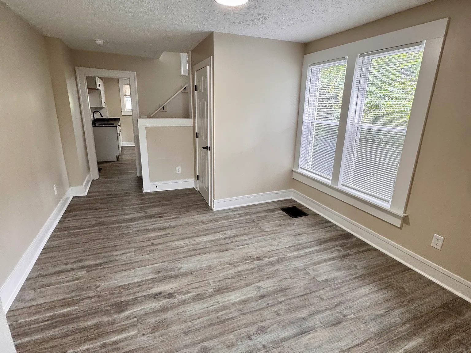 3 bed, 1.5 bath, 1080 sqft, $1,600 — Photo 4