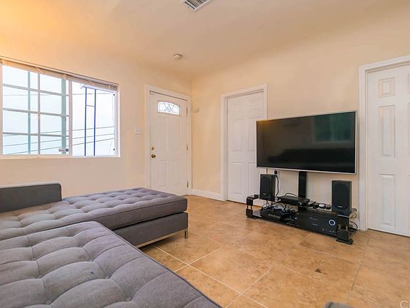 5th image of 3949 Dobinson St