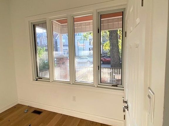 3rd image of 179 Markham St #1