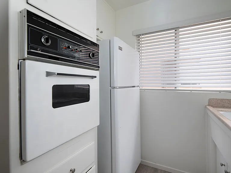 Emerald Manor Apartments — Photo 14
