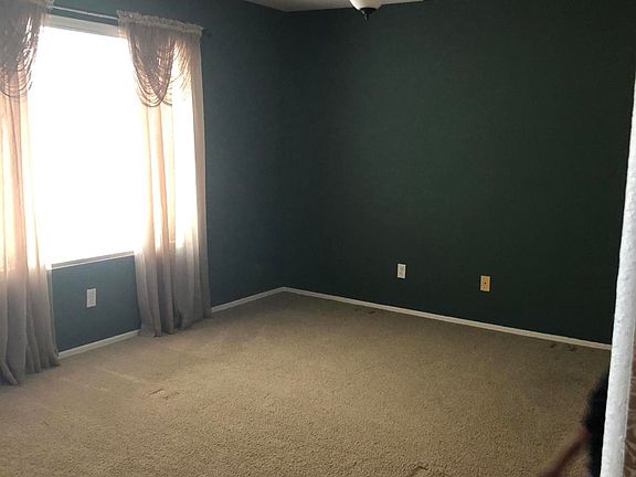4th image of 924 S Balboa Dr