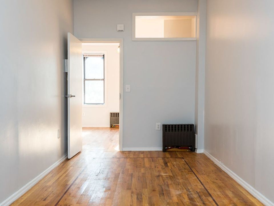 000_93_knickerbocker_avenue_3l-5