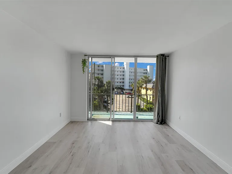 301 Croton Ave #302 — Photo 4