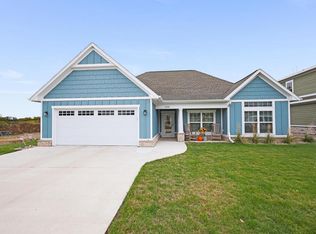 1335 Lynx Ln, Manitowoc, WI 54220