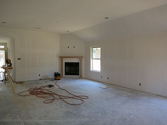 5th image of 606 Dusty Ln