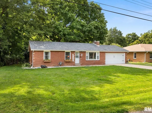 213 Twin Oaks Ct, East Peoria, IL 61611