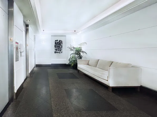 300 East 71st Street image 12 of 12