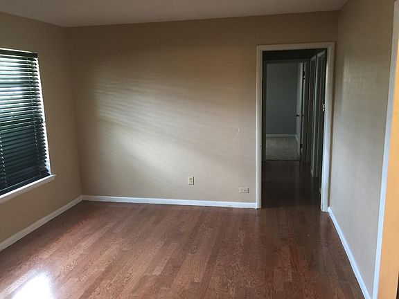 3rd image of 1522 W Boyd St