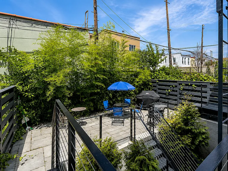 2035 Gates Ave #3 — Photo 5