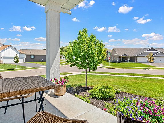 3rd image of 2975 Elgin Ct