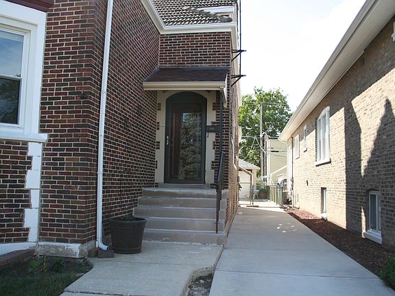 2nd image of 1310 S 59th Ct