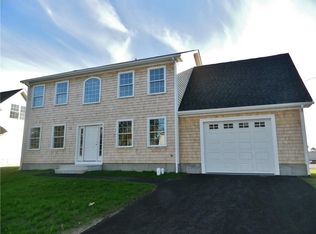 10 Woodbine Ave, Barrington, RI 02806